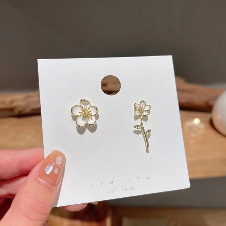 Summer new white oil dripping flower earrings S925 silver needle asymmetrical AB style flower branch earrings for women, versatile and sweet