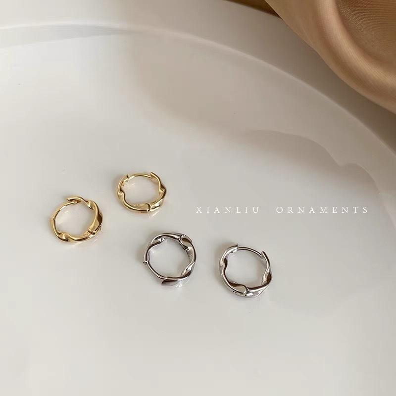 Dongdaemun, South Korea, simple earrings for women, no need to remove earrings when sleeping, geometric twisted Möbius loop earrings, versatile