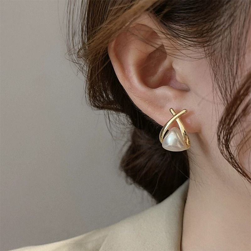 Exquisite retro Korean metal cross pearl earrings 2023 new style earrings, earrings, temperament, high-end design earrings