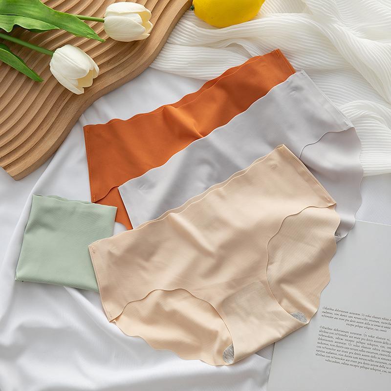 Ice silk underwear for women, seamless mid-waist summer thin knitted pure cotton crotch girl one-piece triangle shorts