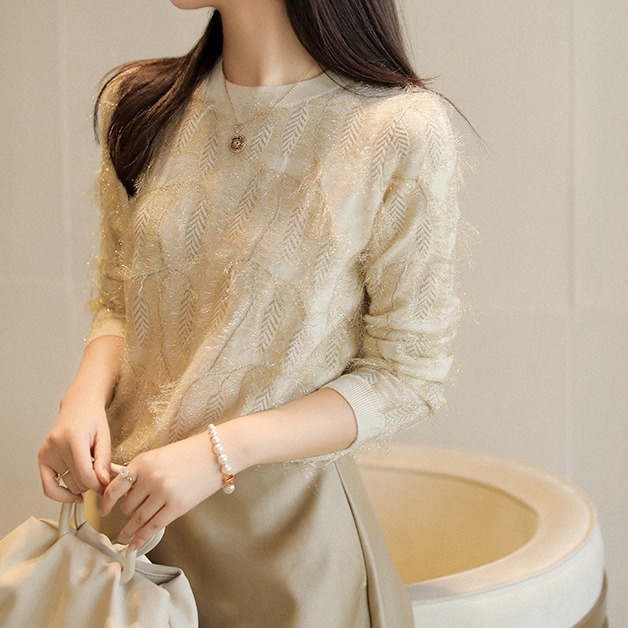 Dreamy early autumn atmosphere, beautiful bright silk feathers and high-value boutique 30 wool blended sweater