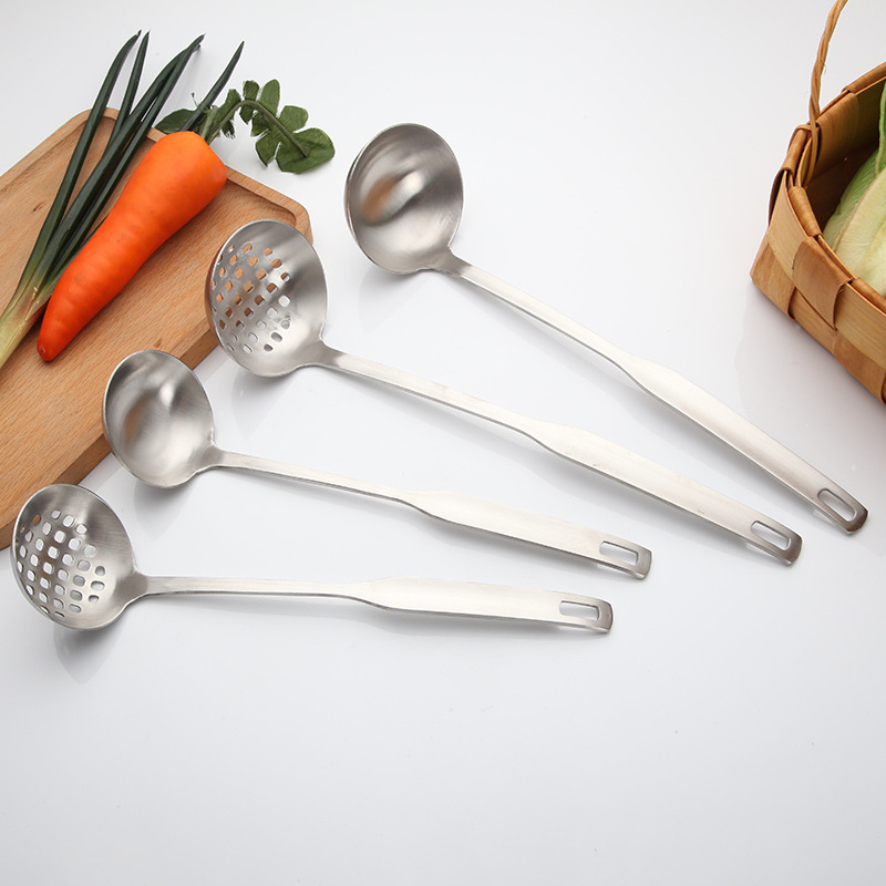 Creative Korean stainless steel spoon long handle hot pot soup shell soup drain thickened integrated soup spoon colander noodle spoon