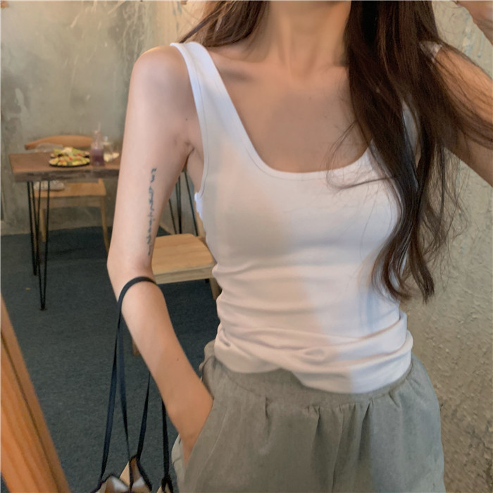Real shot of American-style tight-fitting high-elastic vest with colorful lining