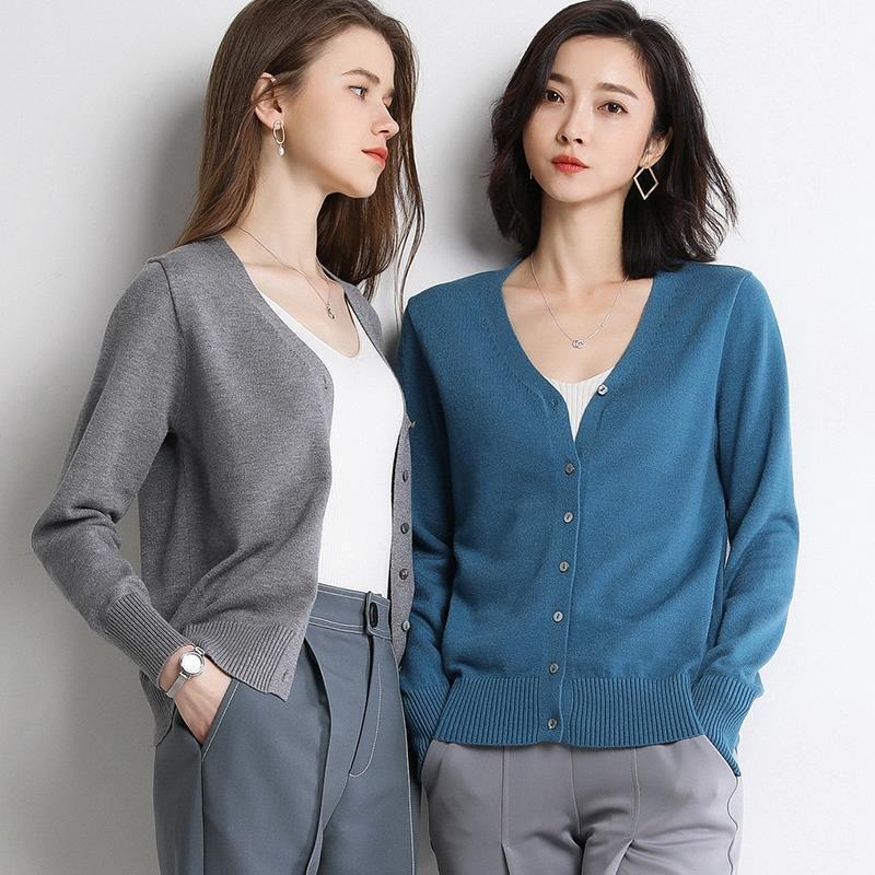 Sweater coat women's autumn and winter new core-spun yarn simple V-neck loose large soft long-sleeved knitted cardigan
