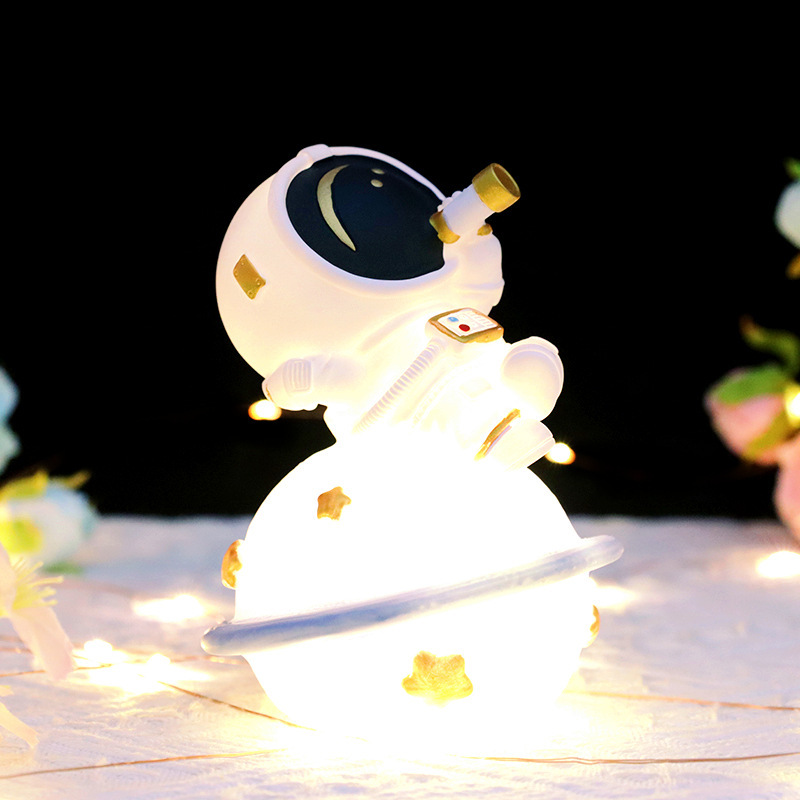 Astronaut Planet Lamp Creative Interstellar Astronaut Night Light Boys Desktop Decoration Ornaments Factory Wholesale