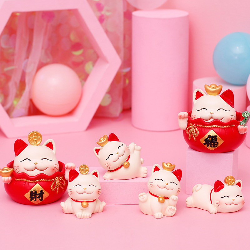 Creative gifts new lucky cat car decoration small ornaments cake decorations center console decoration car