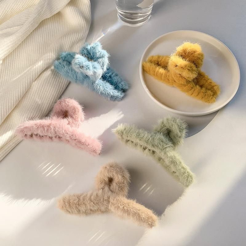 Super fairy hairy hair clip Korean hair clip elegant temperament plush shark clip on the back of the head Mori style female
