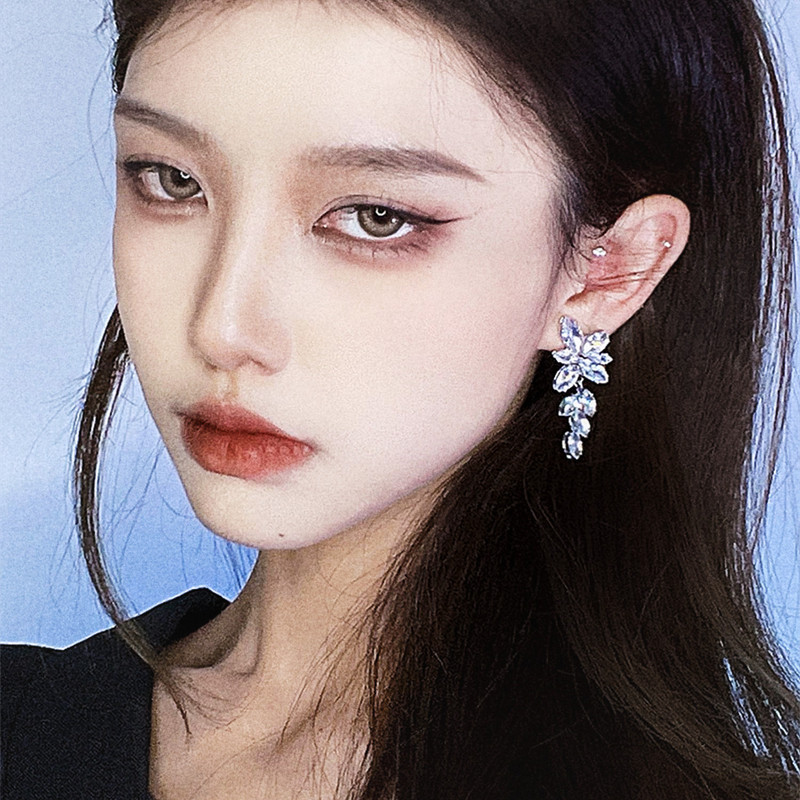 Temperament flower zircon tassel earrings for women light luxury niche bride wedding dress earrings design high-end wheat ears
