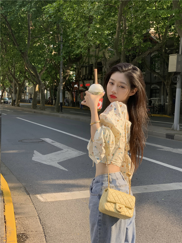 實拍襯衫女設計感小眾法式碎花方領長袖襯衣新款性感短款上衣