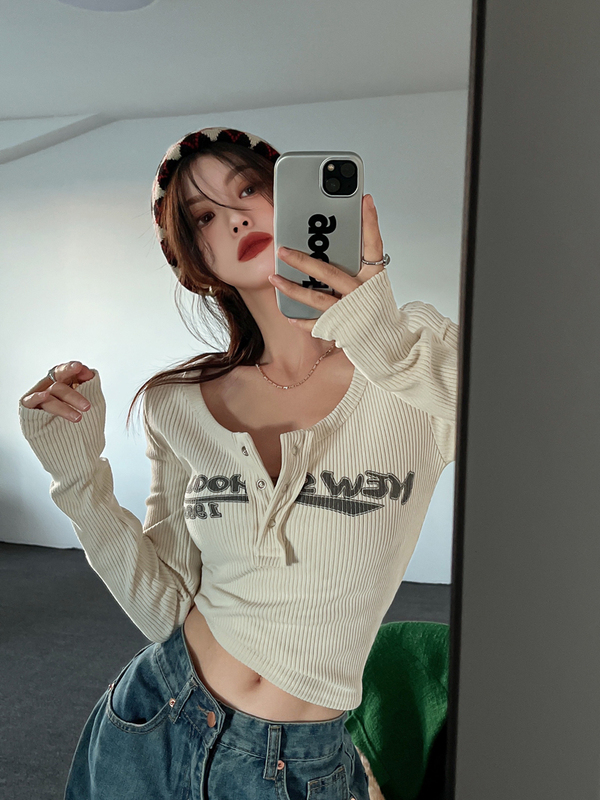Real shot of printed slim-fitting bottoming long-sleeved T-shirt for women, new top, sweet, spicy, trendy and versatile