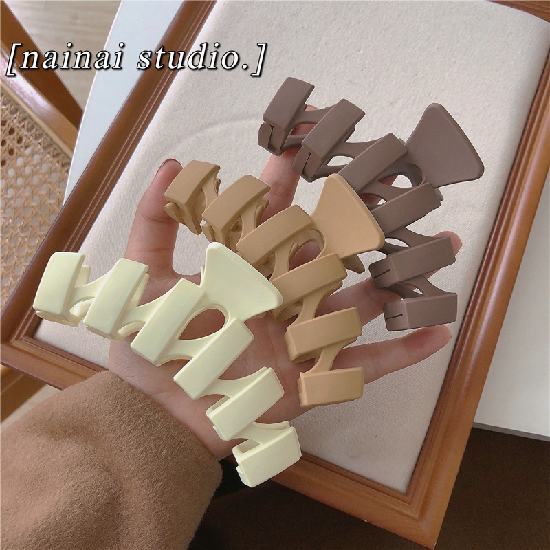 Korean chic grab clip~retro frosted matte wave large shark clip bath hair accessory back head hair clip for women