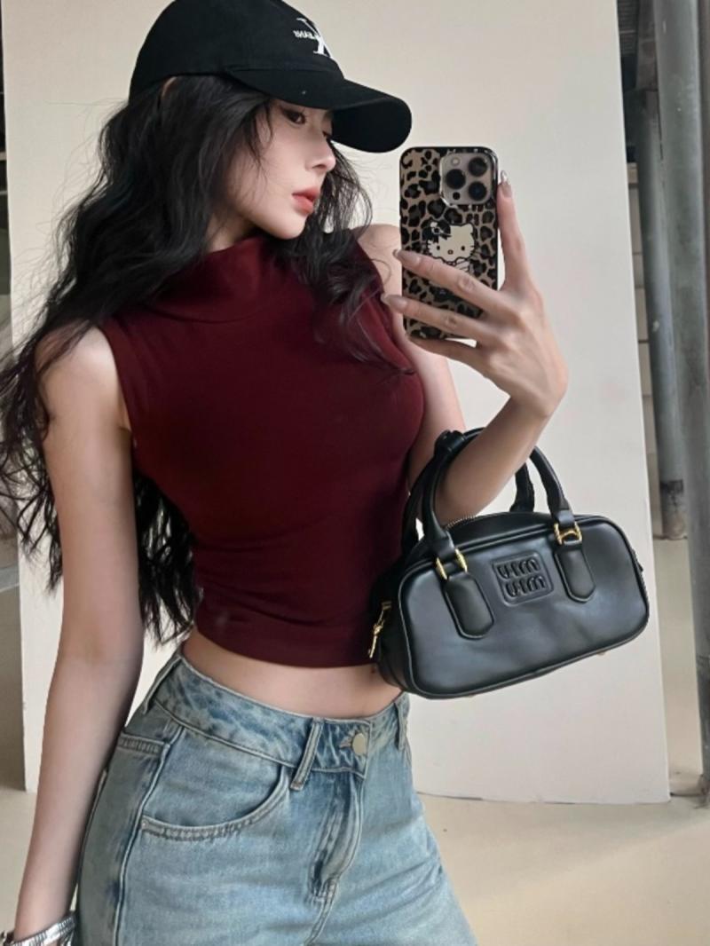 Hot girl's tight-fitting half turtleneck sleeveless T-shirt bottoming shirt for women with niche design, short top and simple vest