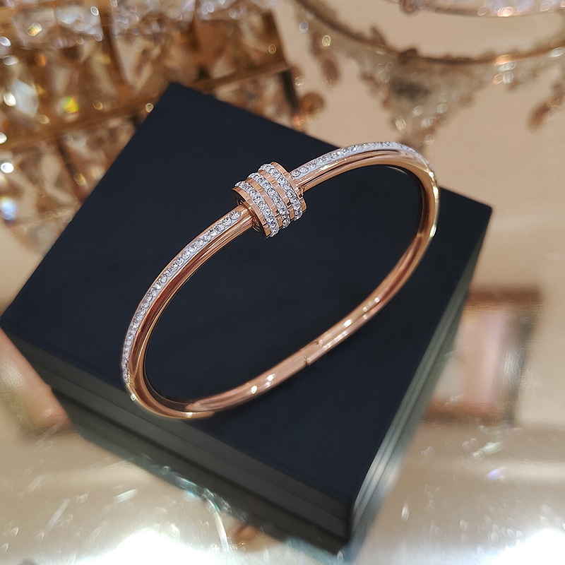 Titanium steel non-fading rose gold hand jewelry women's ins fashion niche design bracelet set with diamonds small waist three rows of diamond bracelets