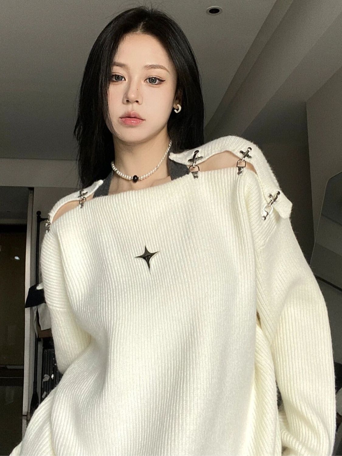 Large size design airplane button off-shoulder sweater women's autumn and winter new design niche one-shoulder sweater top