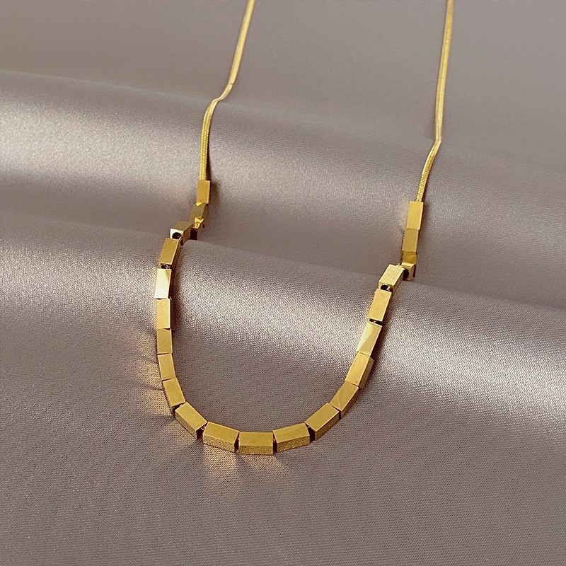 New European and American design square necklace women's snake bone chain high-end niche cold style titanium steel clavicle chain