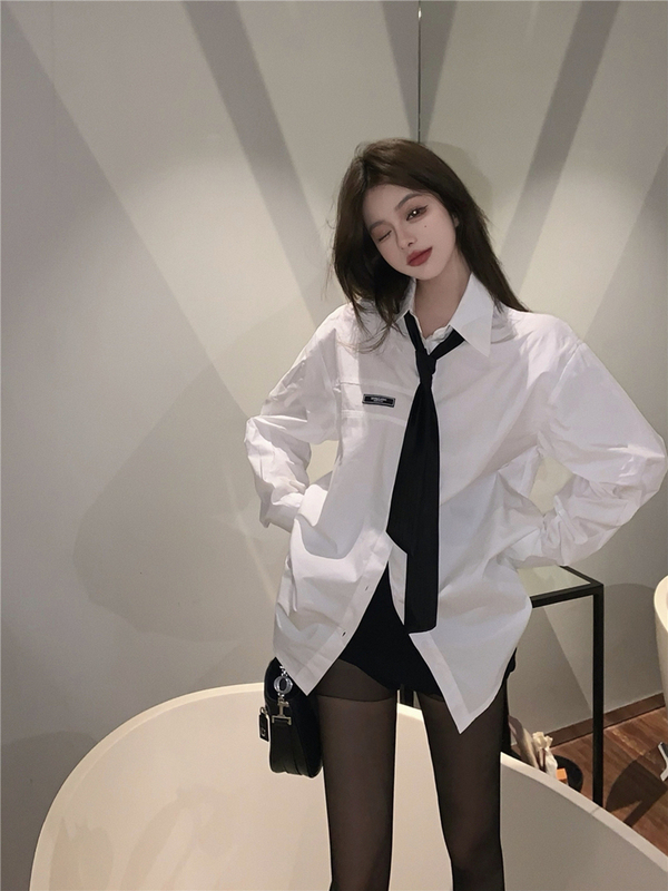 實拍學院風復古性感高級感徽章西裝外套+領帶寬鬆襯衣女