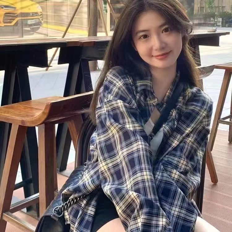 Plaid long-sleeved chic Hong Kong style retro thin shirt women's loose 2024 spring and autumn shirt power style jacket