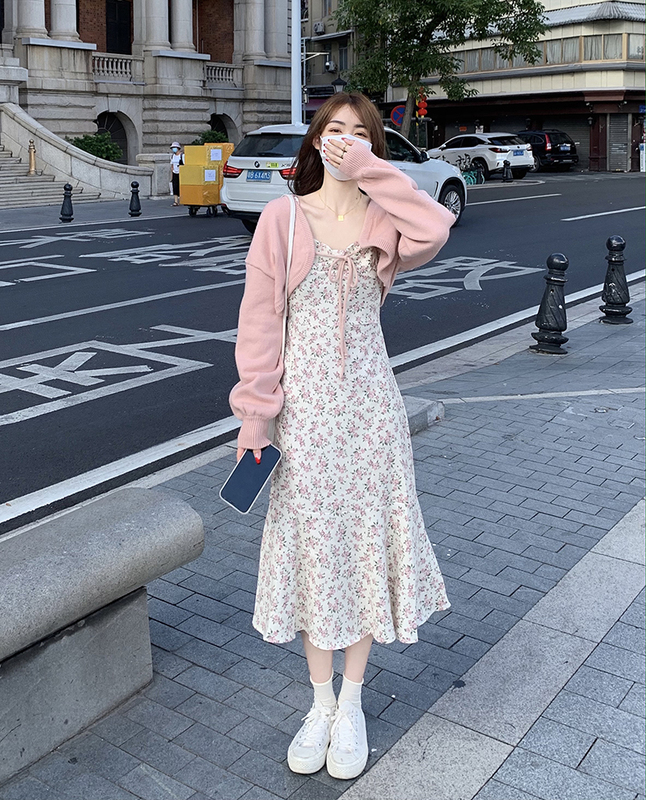 Real shot of sweet and slim French suspender floral skirt + short knitted sweater two-piece set