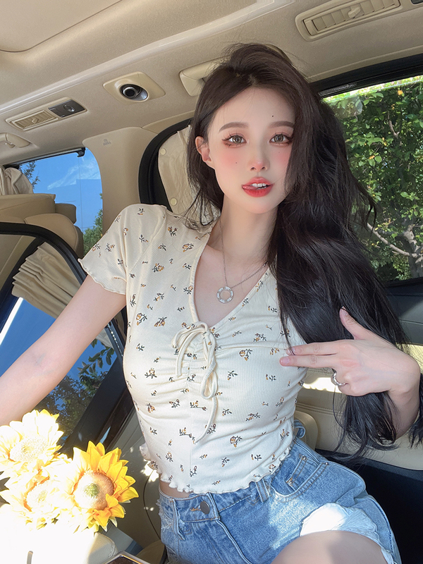 實拍 純欲甜美碎花木耳邊短袖t恤女夏季新款洋氣短款修身上衣