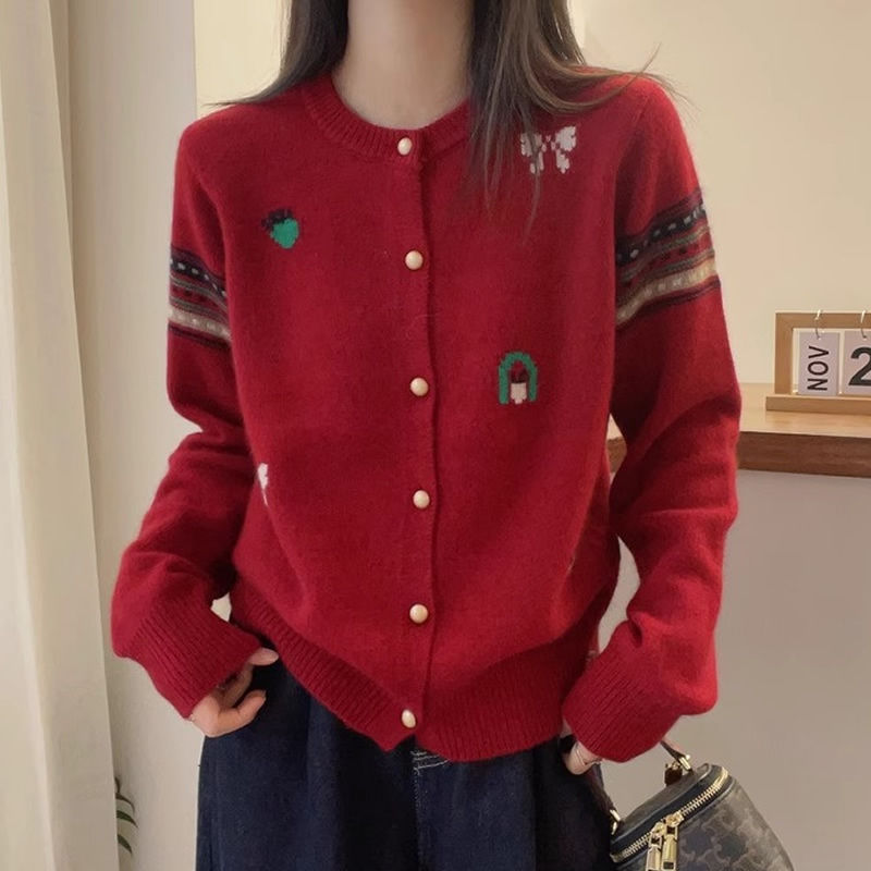 Designed autumn and winter new style European style and age-reducing embroidery pattern single-breasted soft and waxy high-quality knitted sweater