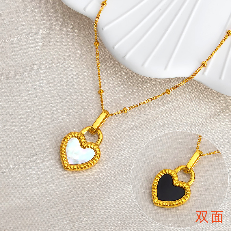 Double-sided black peach heart necklace for women, niche design, light luxury, new style titanium steel black and white face clavicle chain for women