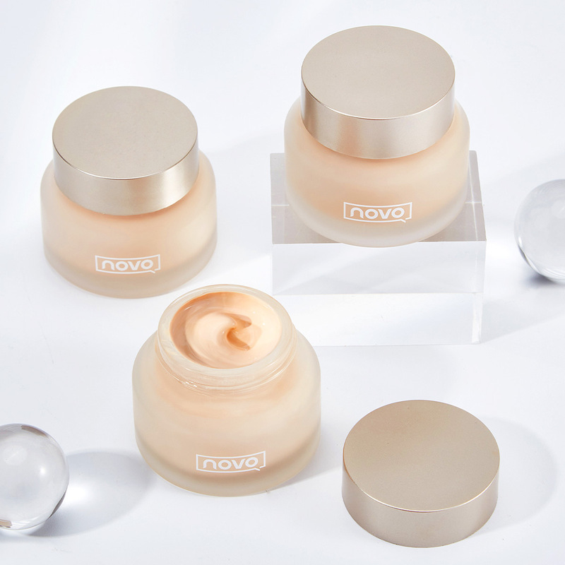 NOVO Luxury Soft Light Foundation Cream conceals blemishes, moisturizes, hides pores and brightens skin tone. It is natural and delicate and not easy to get stuck.