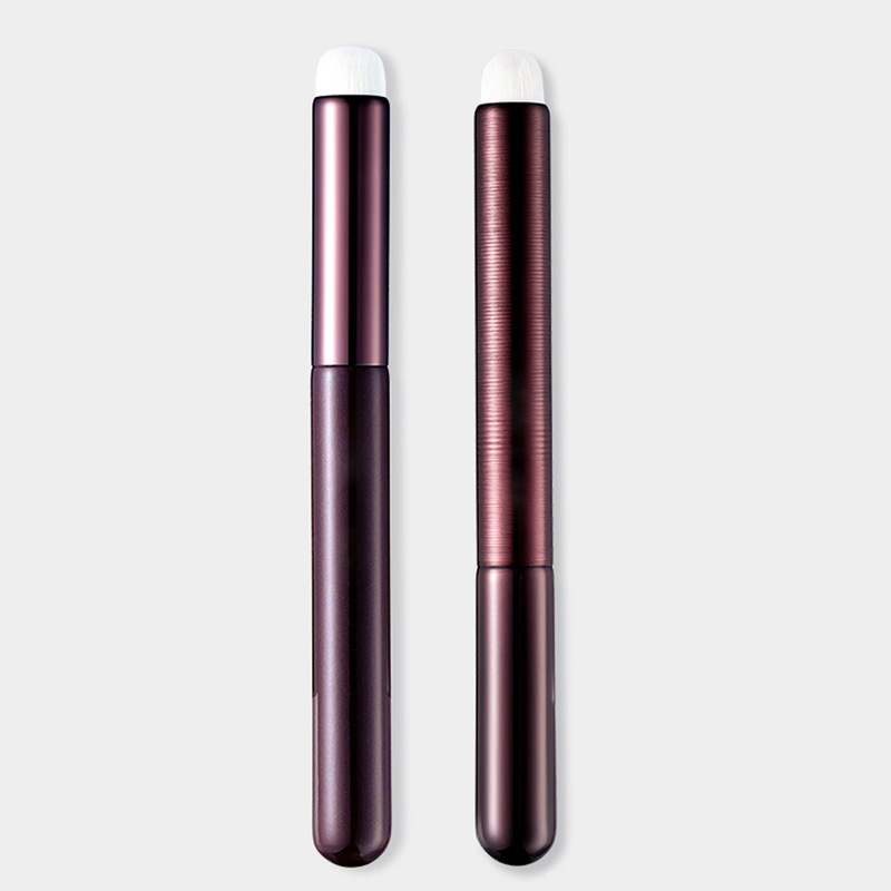 Single lip brush lipstick brush blending round head concealer brush lip makeup brush professional portable concealer ins GUJHUI