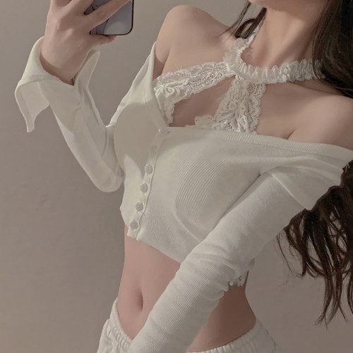 Real shot of the Pure Desire Class representative wearing a sexy halterneck lace-wrapped chest with a camisole + a versatile long-sleeved cardigan