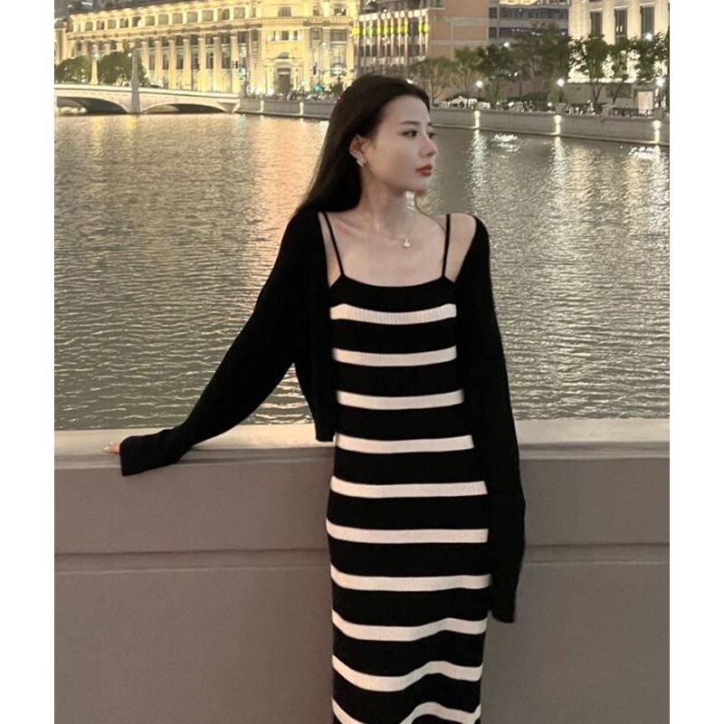 黑白撞色條紋純欲風針織連衣裙早秋高端氣質開衫吊帶長裙子