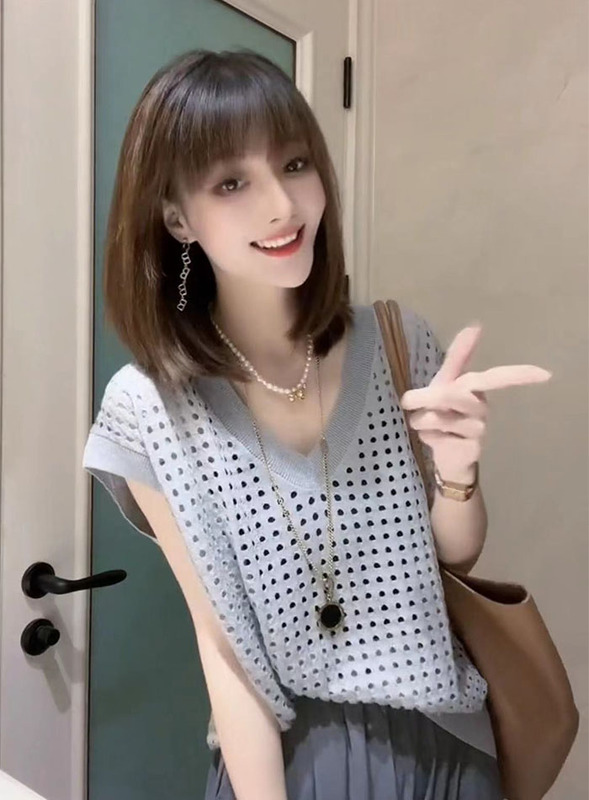 歐貨鏤空馬甲針織衫女夏2024新款v領設計感小眾網紅薄款百搭上衣