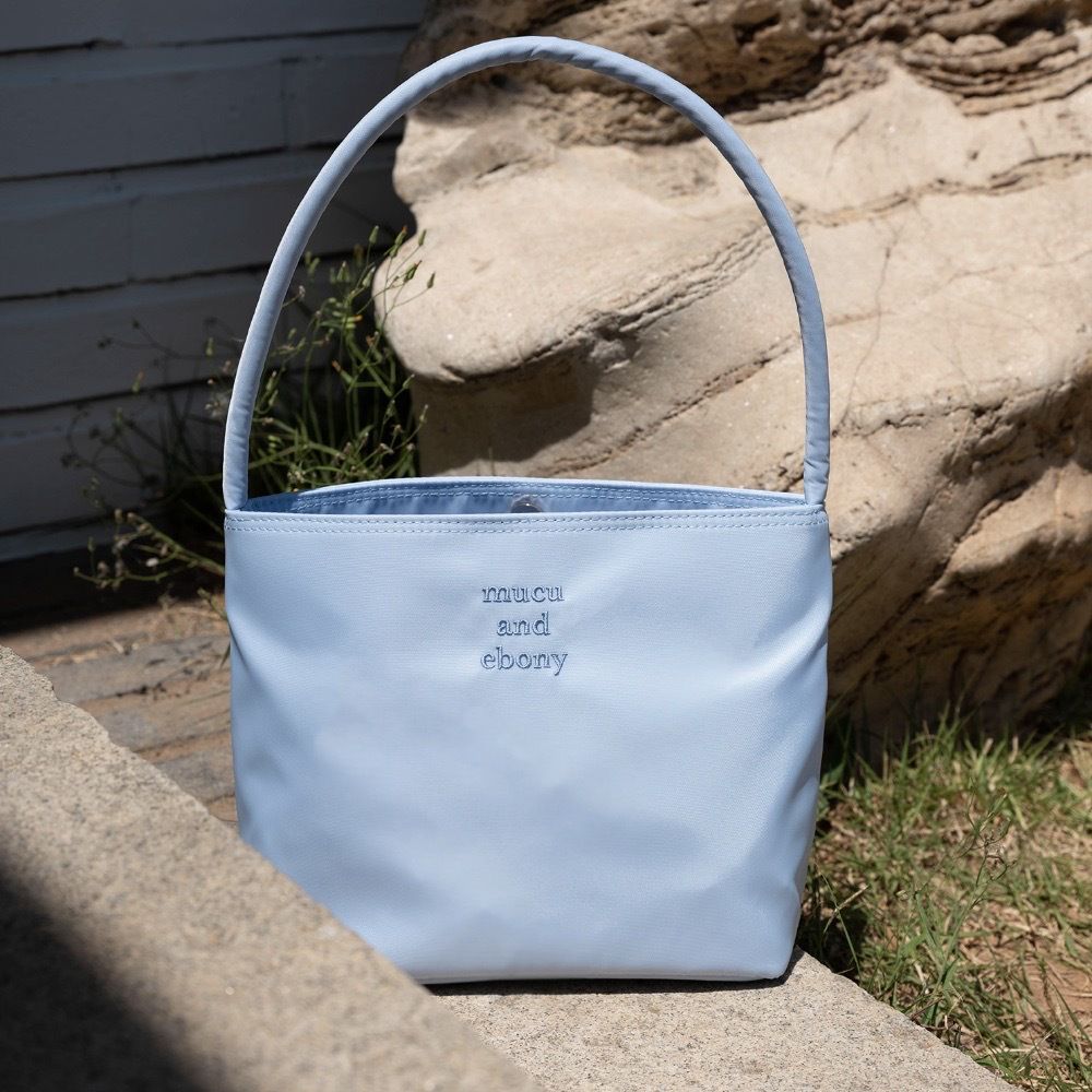 2023 Tote bag summer popular simple fashion commuter bag portable nylon armpit bag letter embroidered card bag