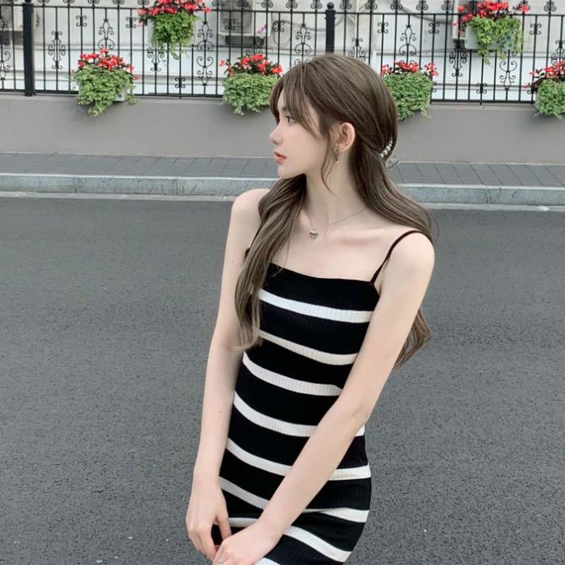 法式修身顯高長款吊帶裙女春裝2024新款小香風條紋針織連衣裙長裙