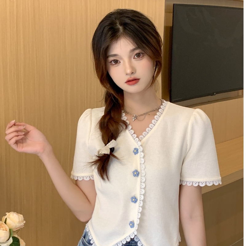 大碼夏季新款V領蕾絲花邊上衣女減齡泡泡袖遮肉短款正肩針織