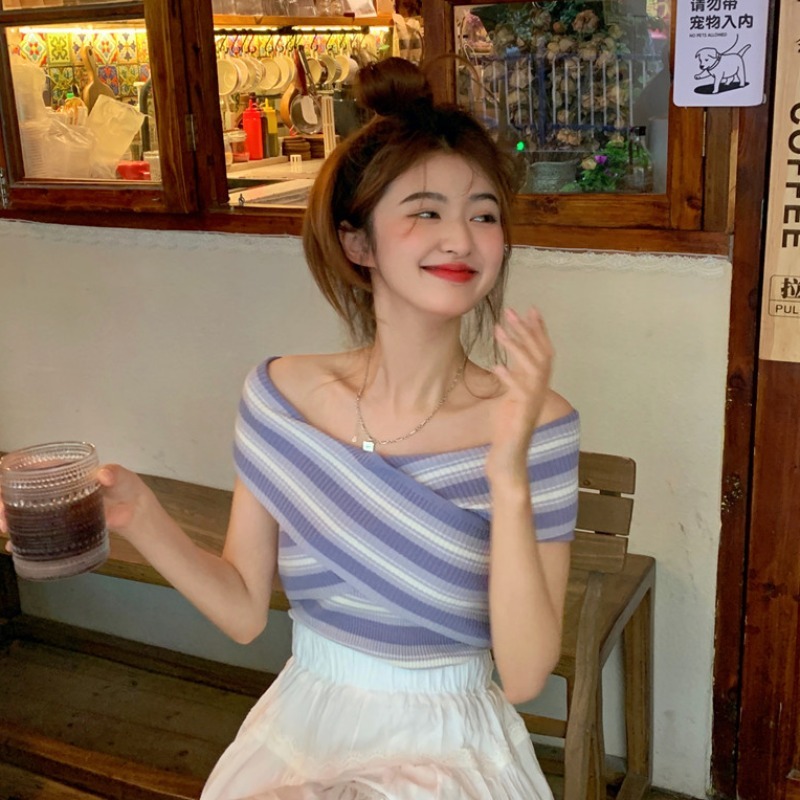 辣妹純欲一字肩條紋短袖T恤女夏季交叉V領露肩鎖骨短款甜辣上衣夏