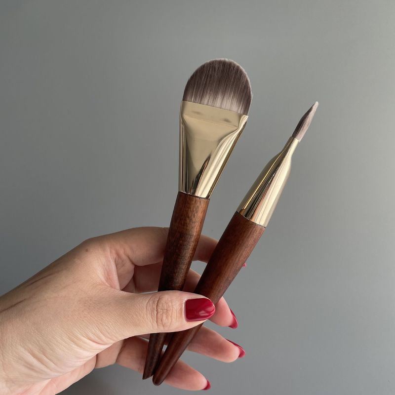 Fried chicken thin and widened tongue-shaped foundation brush mask brush is not easy to eat powder light and thin foundation makeup tool for novices