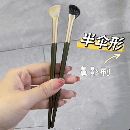 Semi-fan-shaped nose shadow brush, sickle-shaped oblique head, small fan-shaped shadow nose bridge modification Cangzhou makeup brush