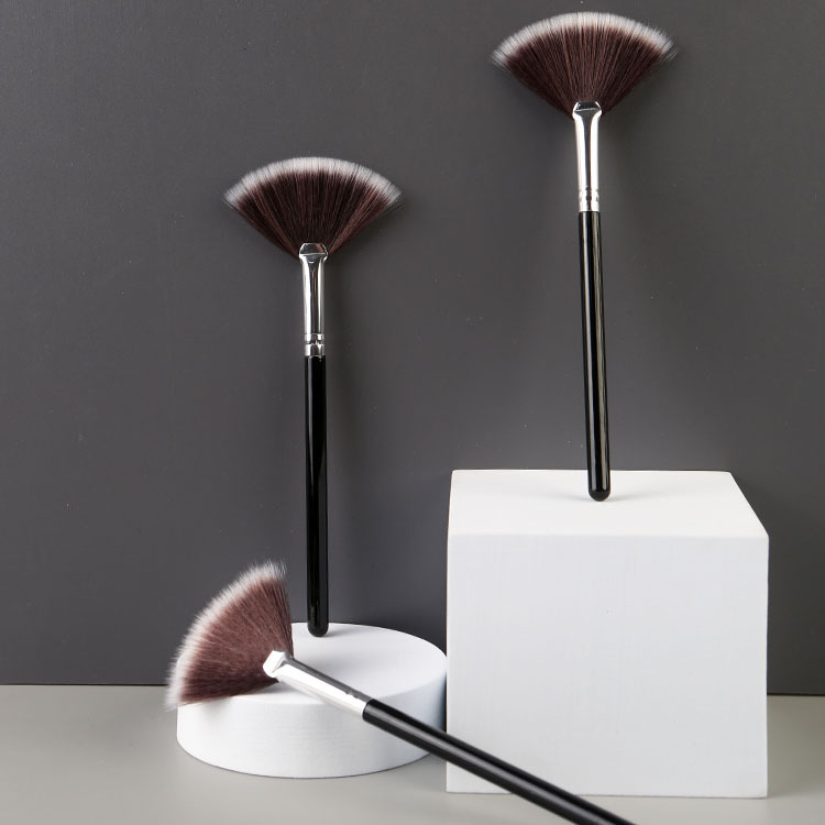 Single makeup brush gift, fan-shaped blush brush, soft powder brush, beauty tools