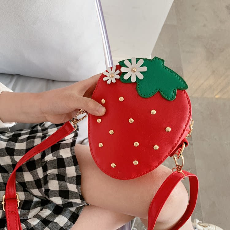 Children's Bags Korean Style Cute Cartoon Strawberry Girls Single Shoulder Bag Fashion Rivet Decoration Baby Coin Purse