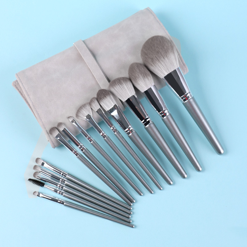 First sight of 14 sets of makeup brushes, powder brushes, full set of eye shadow, loose foundation, highlighter brushes, affordable brushes for beginners