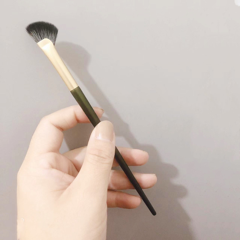 Shangrong sickle nose shadow brush, beveled nose shadow brush, beveled makeup brush, semi-fan shaped nose shadow brush, shadow brush
