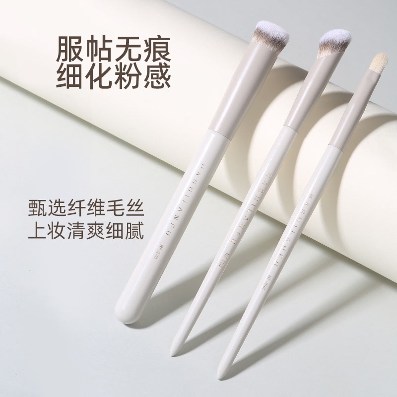 Makeup brush set, soft-bristled concealer brush, fingertip concealer brush, tapered eyeshadow brush, beauty tool