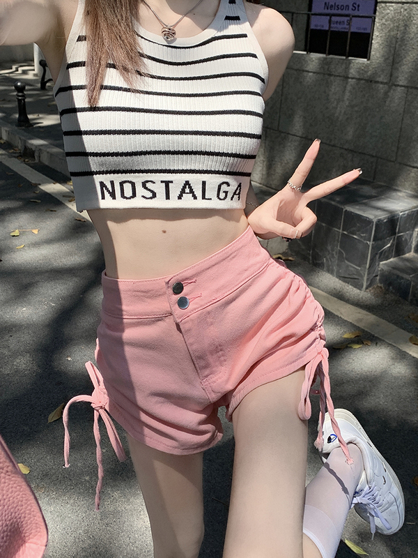 Actual shot of solid color double-breasted slimming shorts with side drawstrings, leg-revealing pocket hot pants