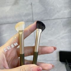 Semi-fan-shaped nose shadow brush, makeup brush, sickle-shaped oblique head, small fan-shaped shadow nose bridge modification, high-gloss halo dyeing brush