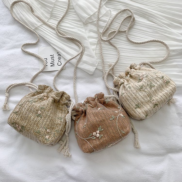 Summer small bag 2024 new trendy shoulder crossbody bag for girls Internet celebrity mini straw woven bucket bag