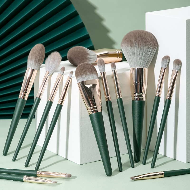 14 pieces Green Cloud Makeup Brush Set Eyeshadow Loose Powder Eyebrow Brush Foundation Highlight Concealer Full Set Brushes Super Soft