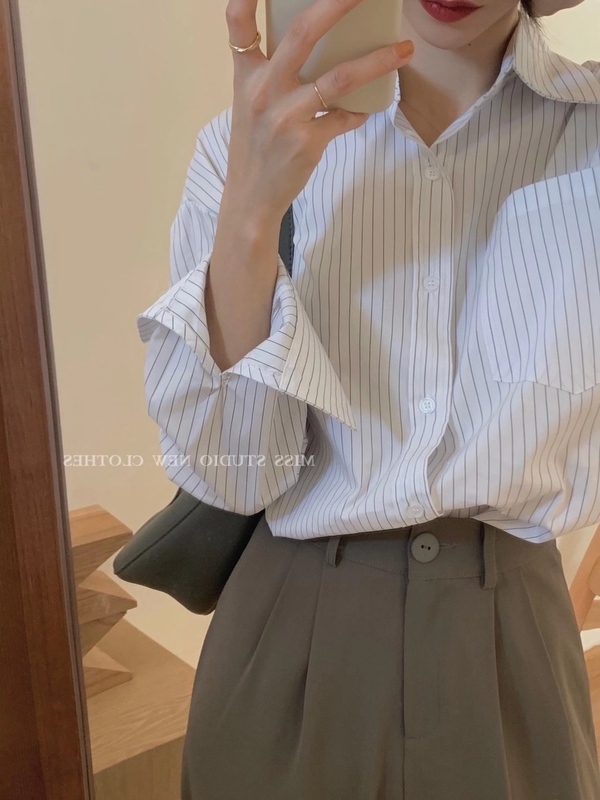 High-end vertical striped shirt for women, niche design, layered, chic shirt, light and sophisticated style, versatile French style