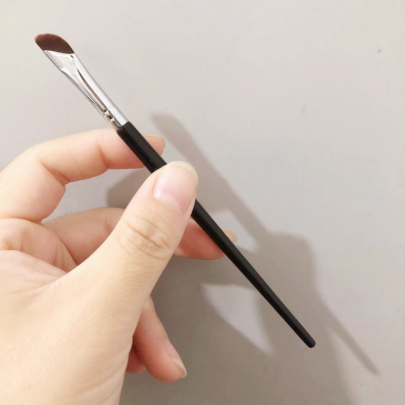 Shang Rong Sickle Eyeliner Brush Bevel Flat Head Eyelid Down Silkworm Brush Eyebrow Brush Blade Makeup Brush