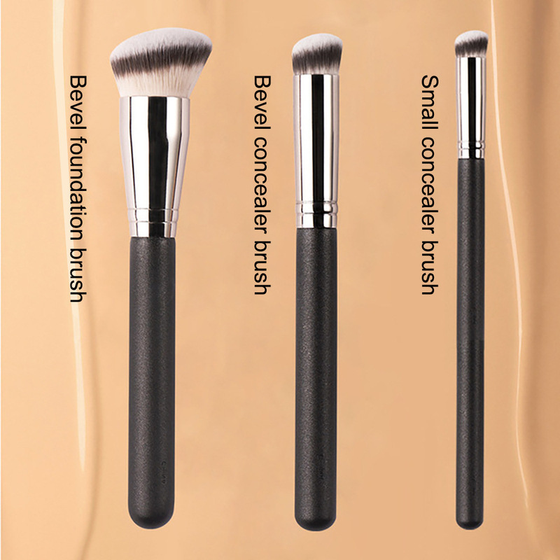 Traceless 170 foundation brush with round head, 270 concealer brush, 370 black makeup brush