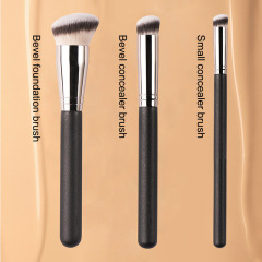 Traceless 170 foundation brush with round head, 270 concealer brush, 370 black makeup brush