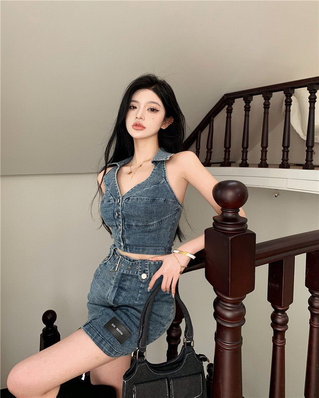 Real shot!  Hot girl high-waisted halter neck denim vest women's summer hip-hugging skirt two-piece suit